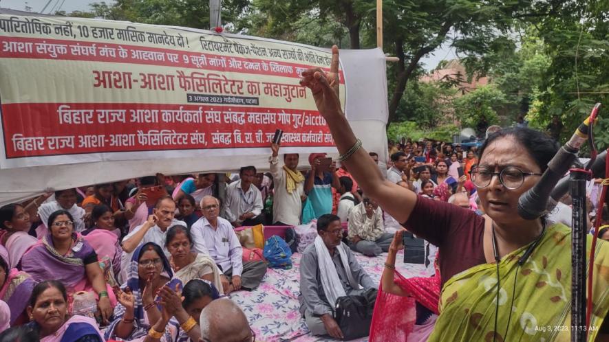 Thousands of Accredited Social Health Activists (ASHA) and ASHA facilitators staged a massive protest in Patna, demanding the state government fulfil their nine-point demands.Photo /the newsclick