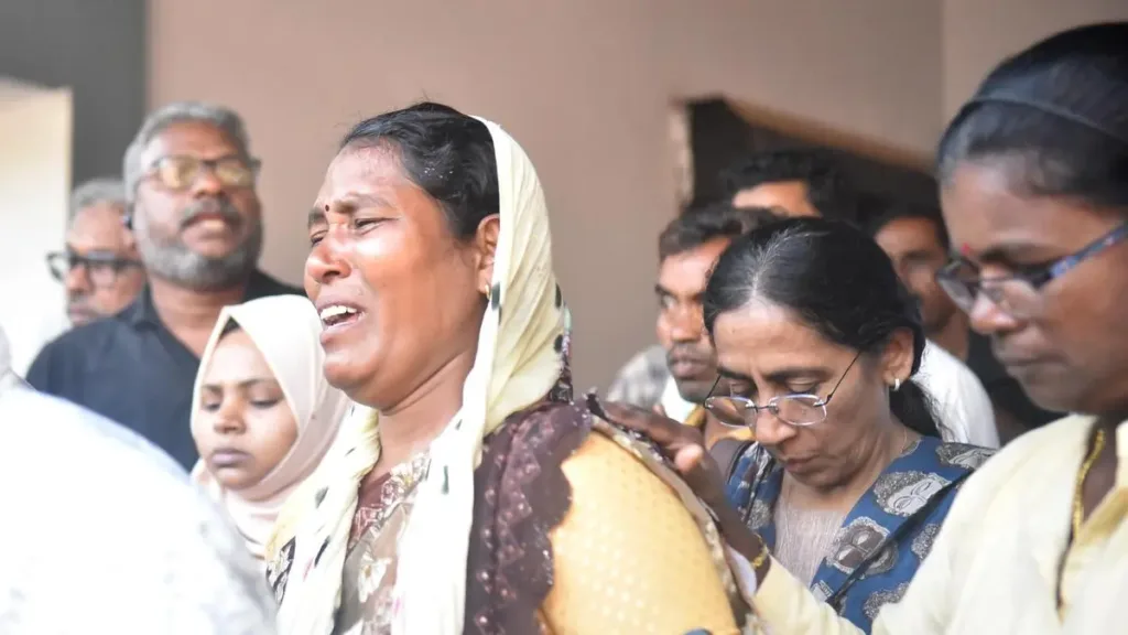 Lalitha, wife of Ram Narayanan, a migrant worker from Chhattisgarh, who was killed in a mob attack at Walayar in Palakkad, breaks down after identifying the body of her husband, at the Thrissur Medical College mortuary. 