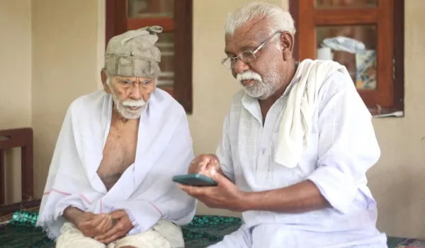 Silver Screen Paradox: How Social Media Both Heals and Harms Kerala’s Elderly