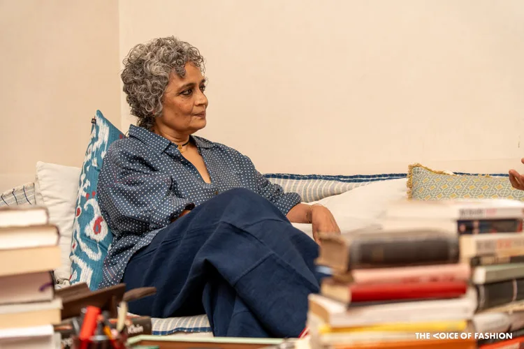 അരുന്ധതി റോയ്