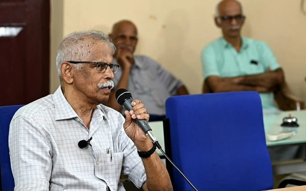  Dr E. Divakaran