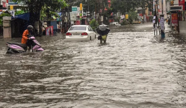പുളിമരങ്ങൾ കടപുഴകുമ്പോൾ വെള്ളംകൊണ്ട് മുറിവേൽക്കാൻ പോവുന്നവരെ ഓർക്കാം