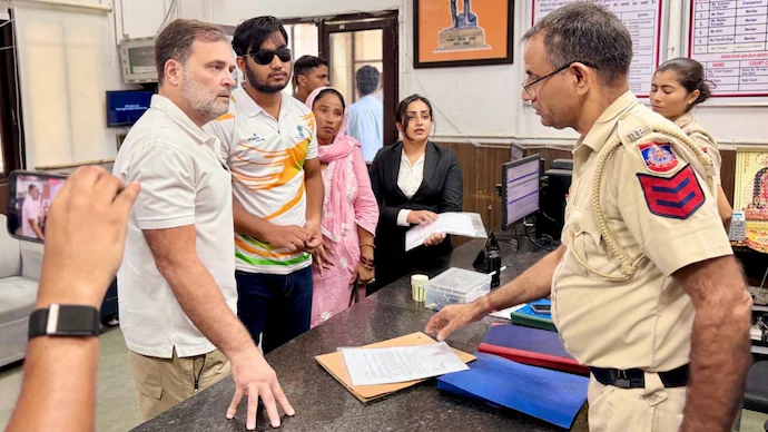 Rahul Gandhi at Delhi's Parliament Street Police Station along with a pellet-gun victim who alleged that cops were refusing to file an FIR in the case.